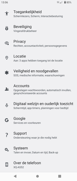 Scroll naar en selecteer Accounts