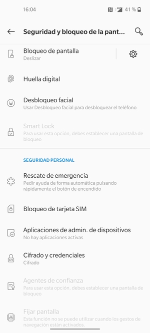 Desplácese y seleccione Bloqueo de tarjeta SIM