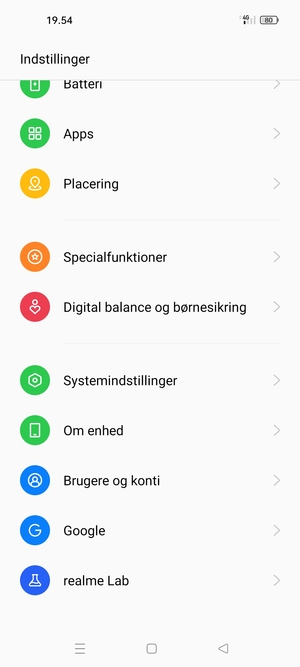 Scroll til og vælg Brugere og konti