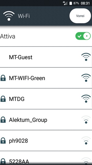Seleziona la rete wireless a cui desideri connetterti