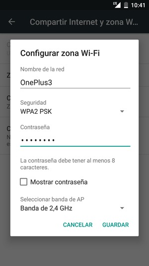 Introduzca una contraseña de punto de acceso Wi-Fi de al menos 8 caracteres y seleccione GUARDAR