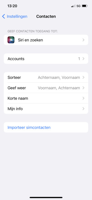 Scroll naar en selecteer Importeer simcontacten