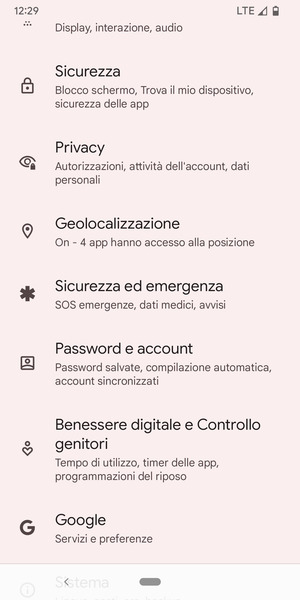 Torna al menu Impostazioni e seleziona Password e account