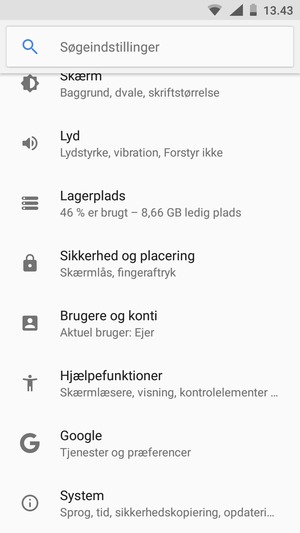 Scroll til og vælg Brugere og konti