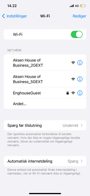 Slå Wi-Fi til. Vælg det trådløse netværk, du ønsker at oprette forbindelse til