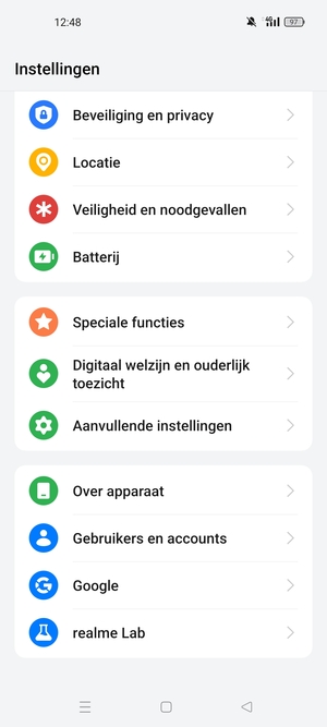 Scroll naar en selecteer Beveiliging en privacy