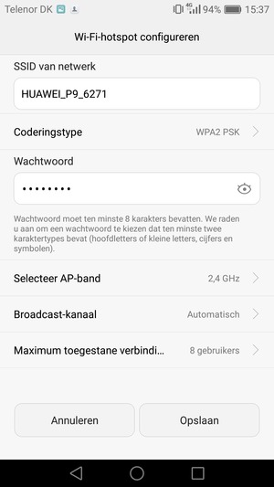 Voer een wachtwoord van een WiFi-hotspot in van ten minste 8 tekens en selecteer Opslaan