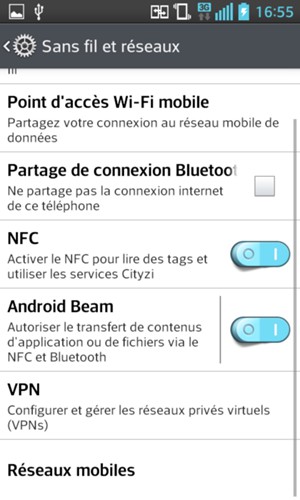 Faites défiler et sélectionnez Réseaux mobiles