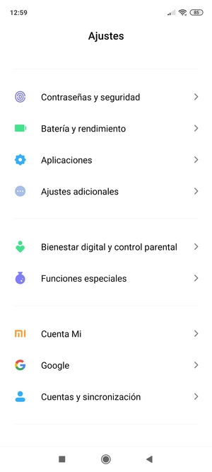 Desplácese y seleccione Contraseñas y seguridad