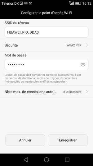 Saisissez un mot de passe de hotspot Wi-Fi d'au moins 8 caractères et sélectionnez Enregistrer