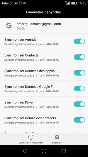 Assurez-vous que Synchroniser Contacts est sélectionné