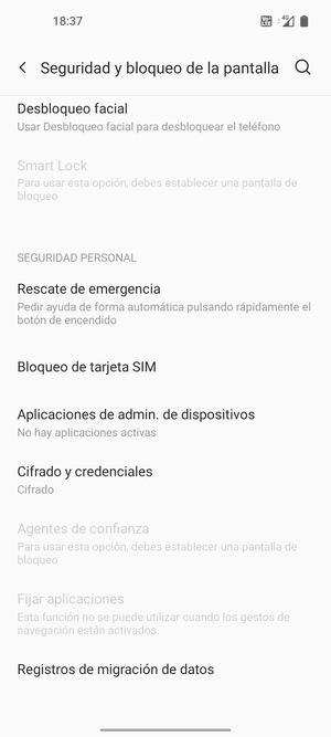 Desplácese y seleccione Bloqueo de tarjeta SIM