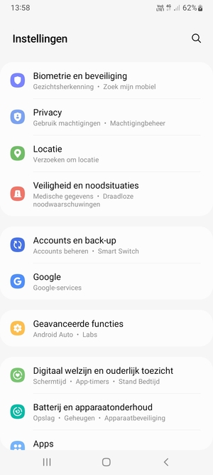 Scroll naar en selecteer Accounts en back-up