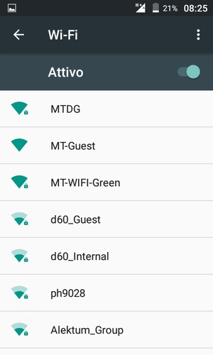 Seleziona la rete wireless a cui desideri connetterti