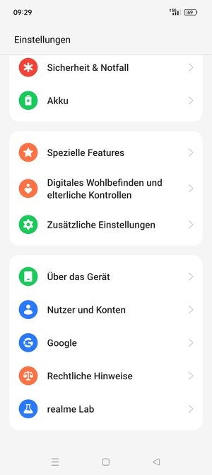 Scrollen Sie und wählen Sie Über das Gerät