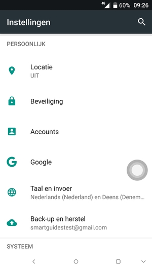 Keer terug naar het Instellingen menu en selecteer Accounts