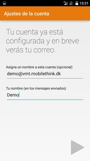 Déle a su cuenta un nombre e introduzca su nombre. Seleccione Siguiente