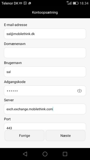 Scroll ned og indtast Exchange serveradressen. Vælg Næste