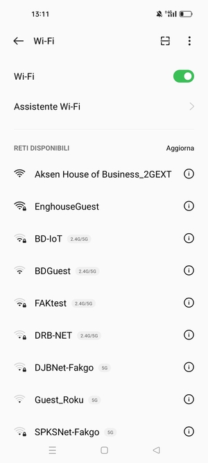 Seleziona la rete wireless a cui desideri connetterti