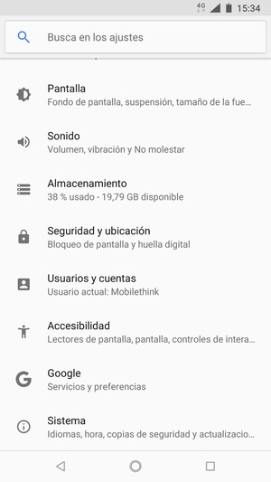 Desplácese y seleccione Usuarios y cuentas