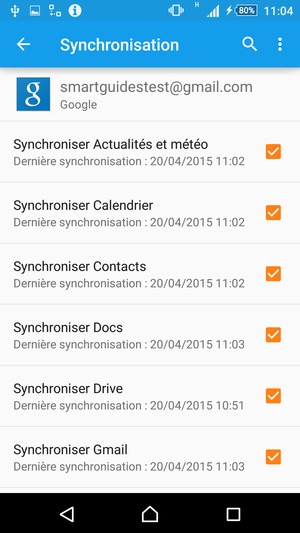 Assurez-vous que Synchroniser Contacts est sélectionné