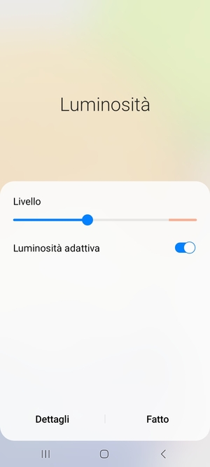 Attiva Luminosità adattiva e seleziona Fatto