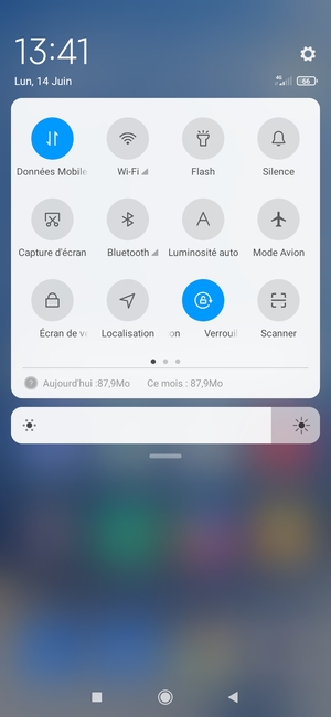 Sélectionnez Luminosité auto