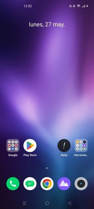Para copiar los contactos de la tarjeta SIM, vaya a la pantalla de Inicio y deslice hacia arriba