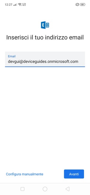 Inserisci il tuo indirizzo email e seleziona Configura manualmente