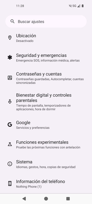Vuelva al menú Ajustes y seleccione Contraseñas y cuentas
