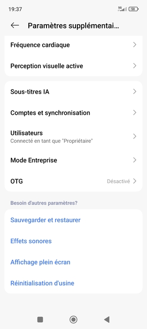Faites défiler et sélectionnez Comptes et synchronisation
