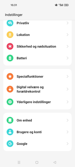 Scroll til og vælg Om enhed