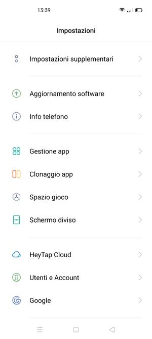 Torna al menu Impostazioni, scorri e seleziona Utenti e Account