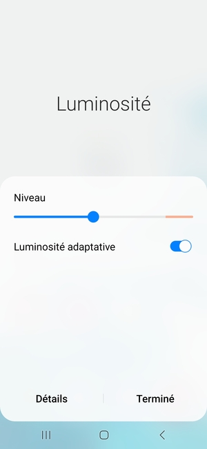 Activez l'Luminosité adaptative et sélectionnez Terminé
