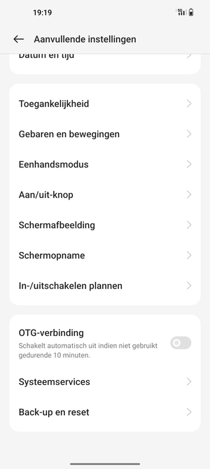 Scroll naar en selecteer Back-up en reset