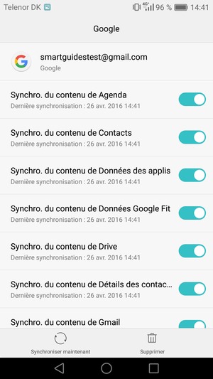 Assurez-vous que Synchro. du contenu de Contacts est sélectionné