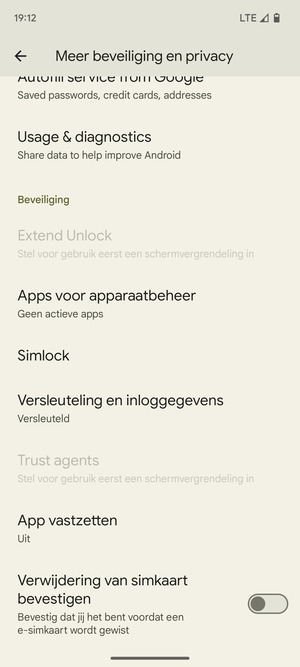 Scroll naar en selecteer Simlock