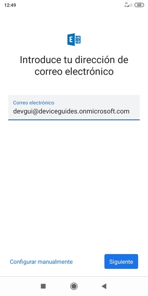 Introduzca su Dirección de correo electrónico y seleccione Configurar manualmente