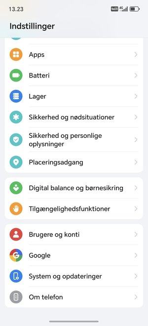 Scroll til og vælg Brugere og konti