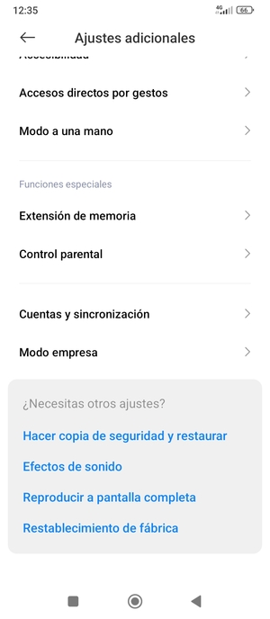 Desplácese y seleccione Cuentas y sincronización