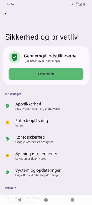 For at aktivere din skærmlås, gå til menuen Sikkerhed og privatliv og vælg Enhedsoplåsning