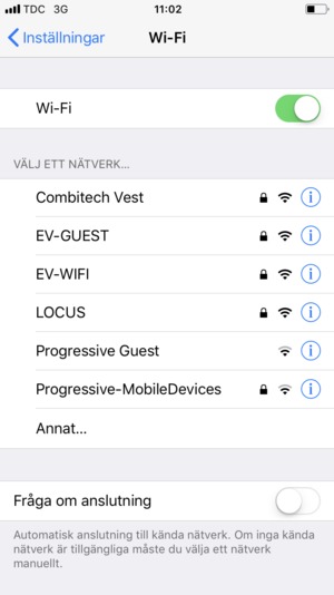 Ställ Wi-Fi på ON. Tryck på det trådlösa nätverk som du vill ansluta till