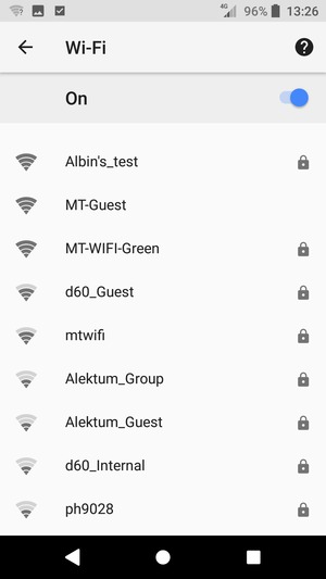 Seleziona la rete wireless a cui desideri connetterti