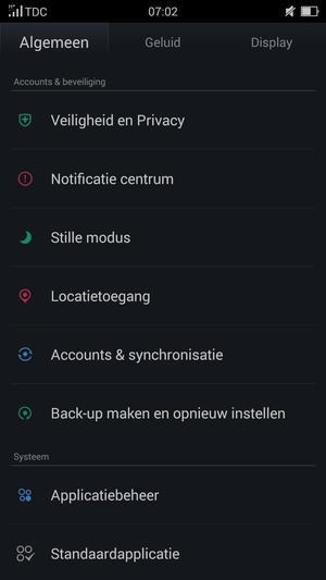 Keer terug naar het Instellingen menu en selecteer Accounts & synchronisatie