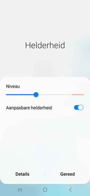Schakel Aanpasbare helderheid in en selecteer Gereed