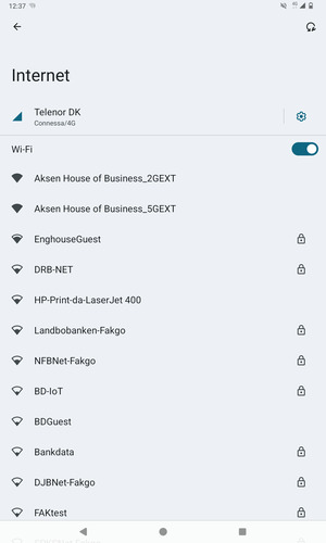 Seleziona la rete wireless a cui desideri connetterti