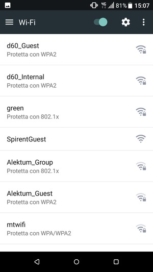 Seleziona la rete wireless a cui desideri connetterti