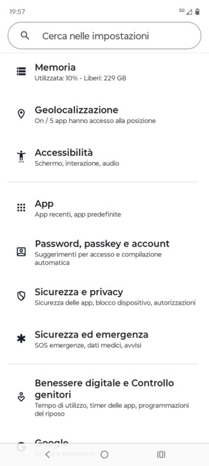 Scorri e seleziona Password, passkey e account