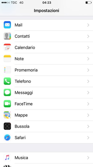 Torna al menu Impostazioni, scorri e seleziona Mail