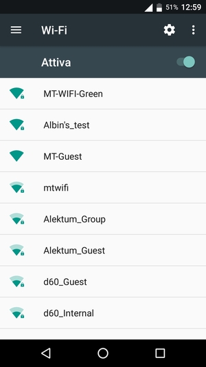 Seleziona la rete wireless a cui desideri connetterti